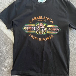 Casablanca  - Säljer min casablanca t shirt för jag använder den aldrig längre 