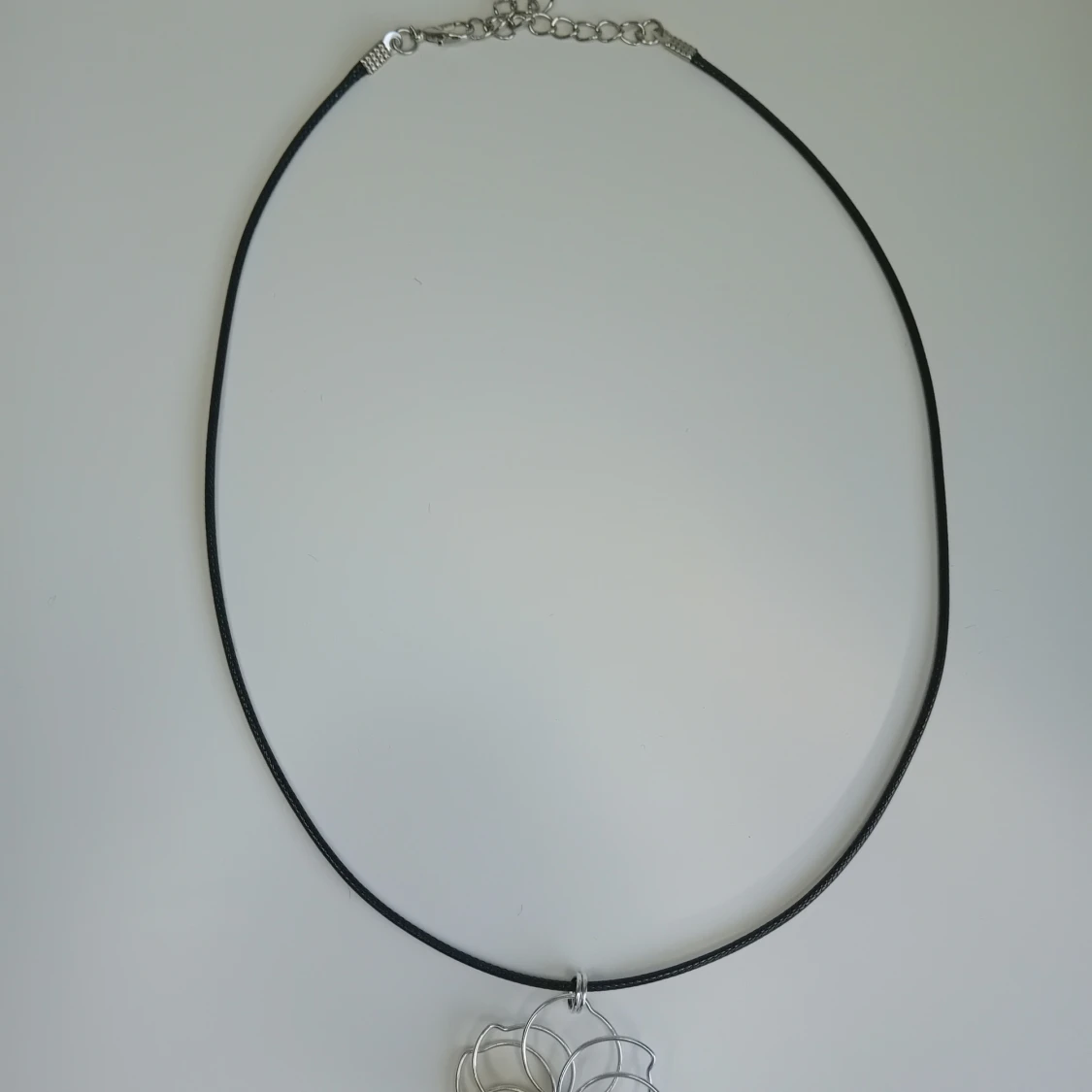 Halsband med blomma och pärla - 2