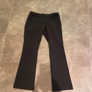 Kostymbyxor - Kostymbyxor från BikBok. Använda enstaka gånger. Strl XS