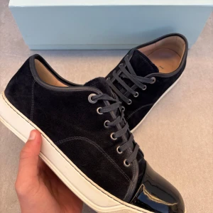 Lanvin skor   - ‼️INTRESSEKOLL‼️ett par riktigt fräsha navy lanvins || strlk uk 8 ( EU 42-43 ) || skick 9/10 || vid köp medföljer box,dustbag, extra skosnören samt kvitto! || hör av er vid intresse! 