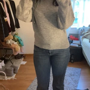 Hoddie - Oppsss köp nt i Plick  Säljer en jätte skön o fina stickad tröja varm o bra men kommer inte till användning använd bara 1 gång hemma annars e de som ny kom privat för fler bilder 