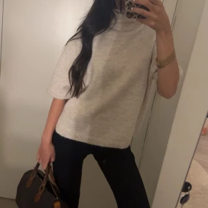 Stickad t-shirt  - Använd en gång🥰
