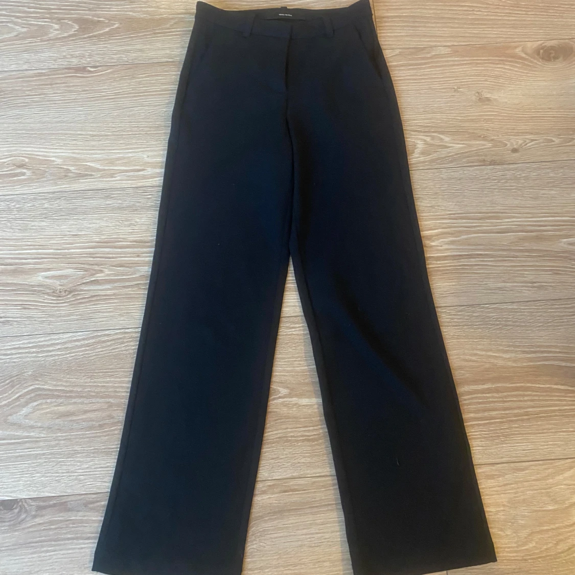 Svarta kostymbyxor från Vero Moda