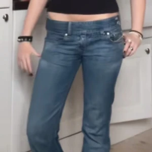 Lågmidjade jeans - Diesel jeans som är lowaist bootcut, super fina men har föööör många jeans