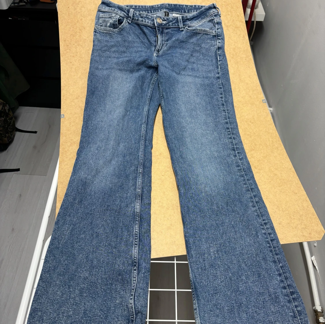 Blå lågmidjade jeans från H&M  - 2