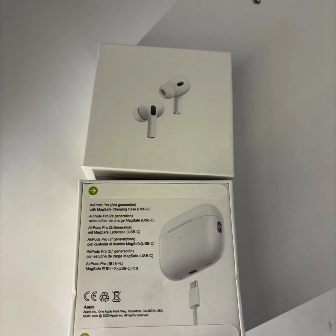 AirPods Pro (2nd generation) MagSafe USB-C - 2