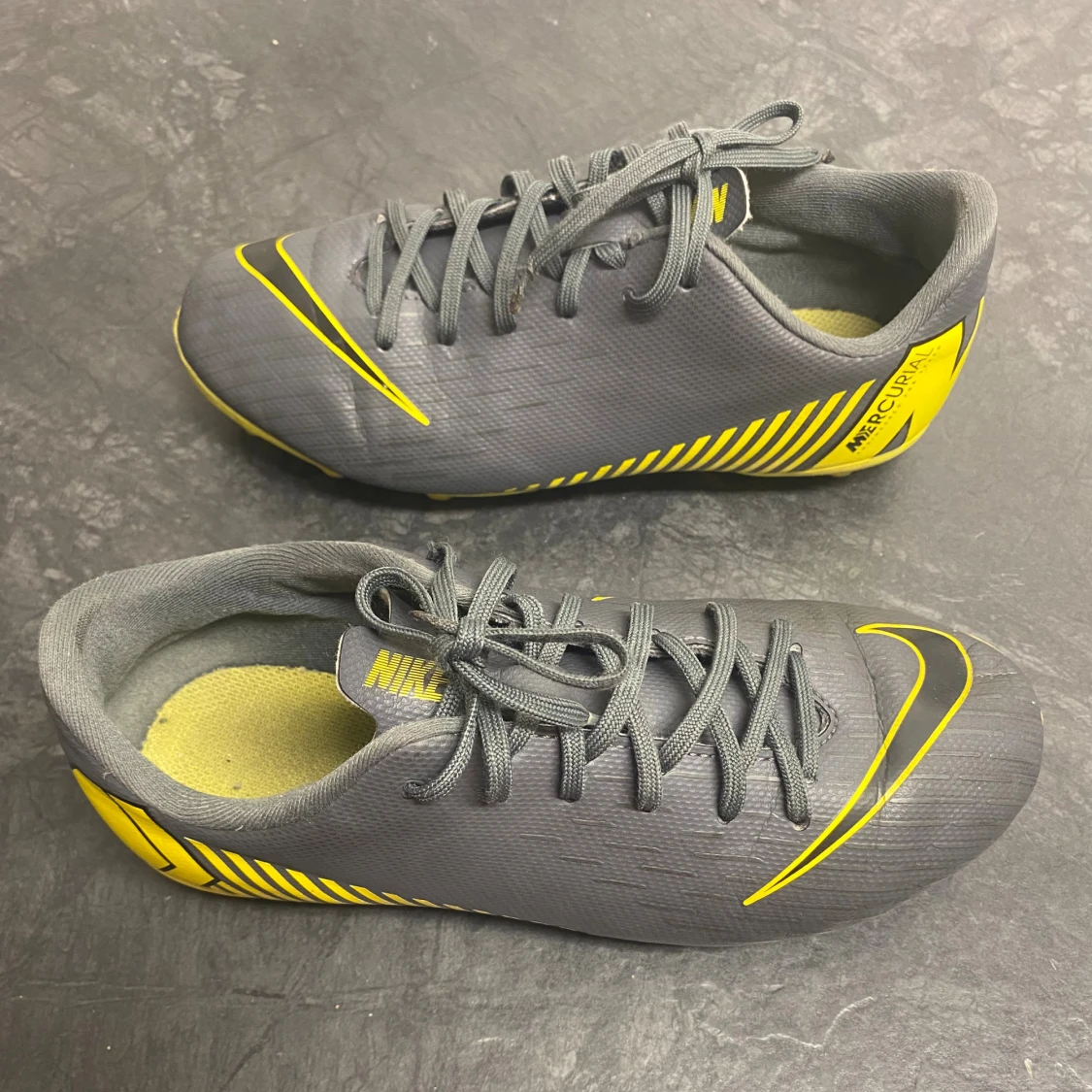 Nike Mercurial Vapor fotbollskor - Size 35,5 Eu