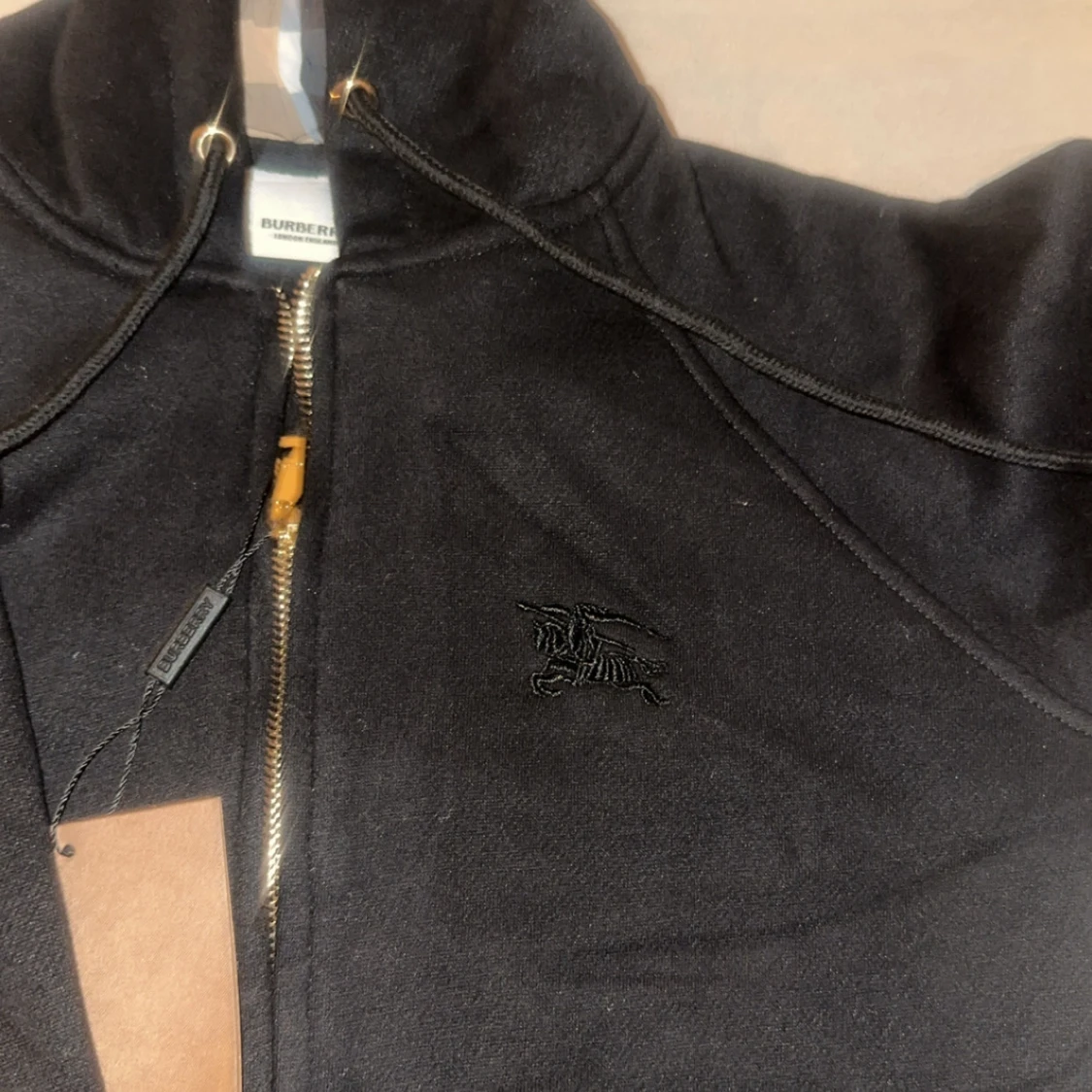 Svart Burberry hoodie  - 3