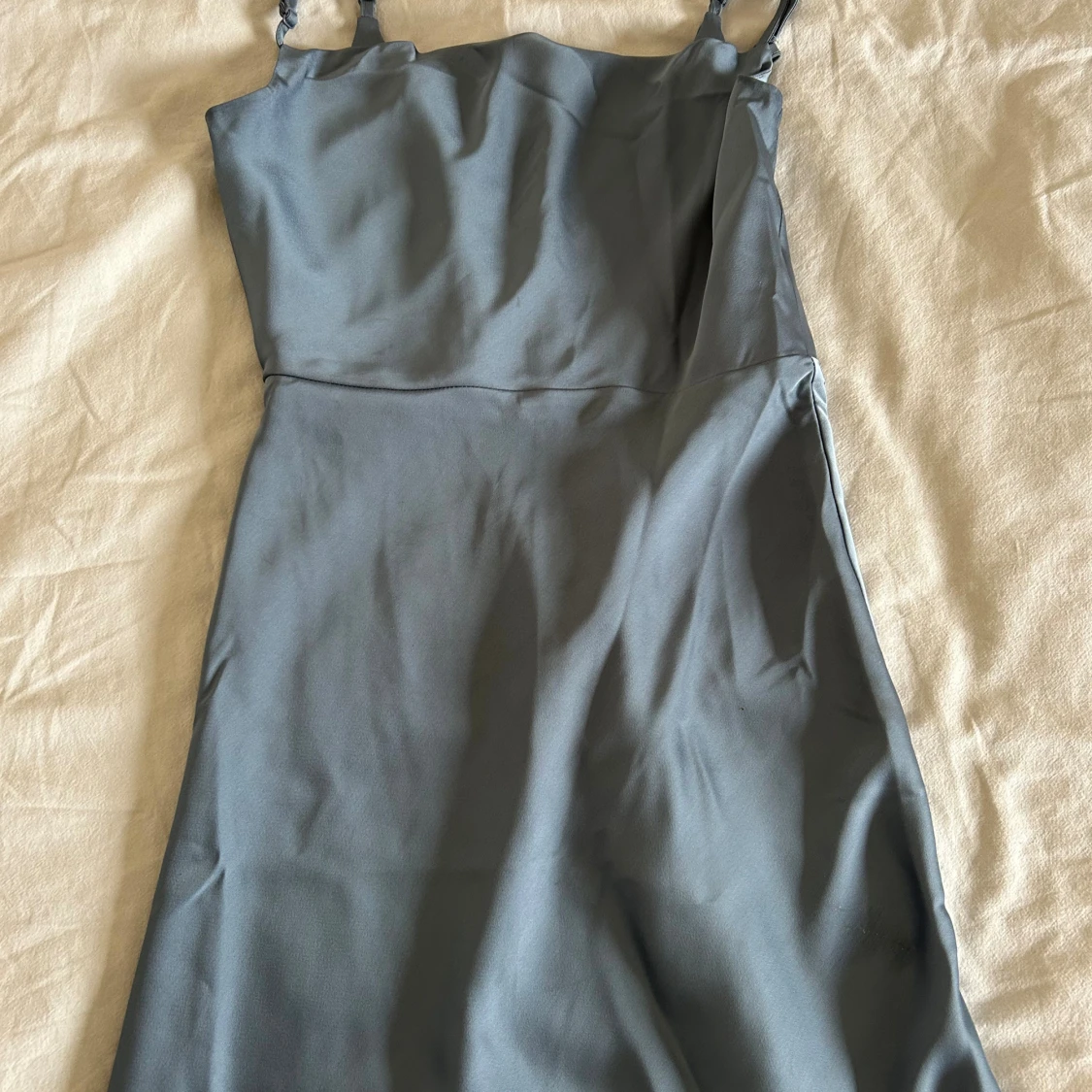 Dimblå långklänning från ASOS DESIGN - 2