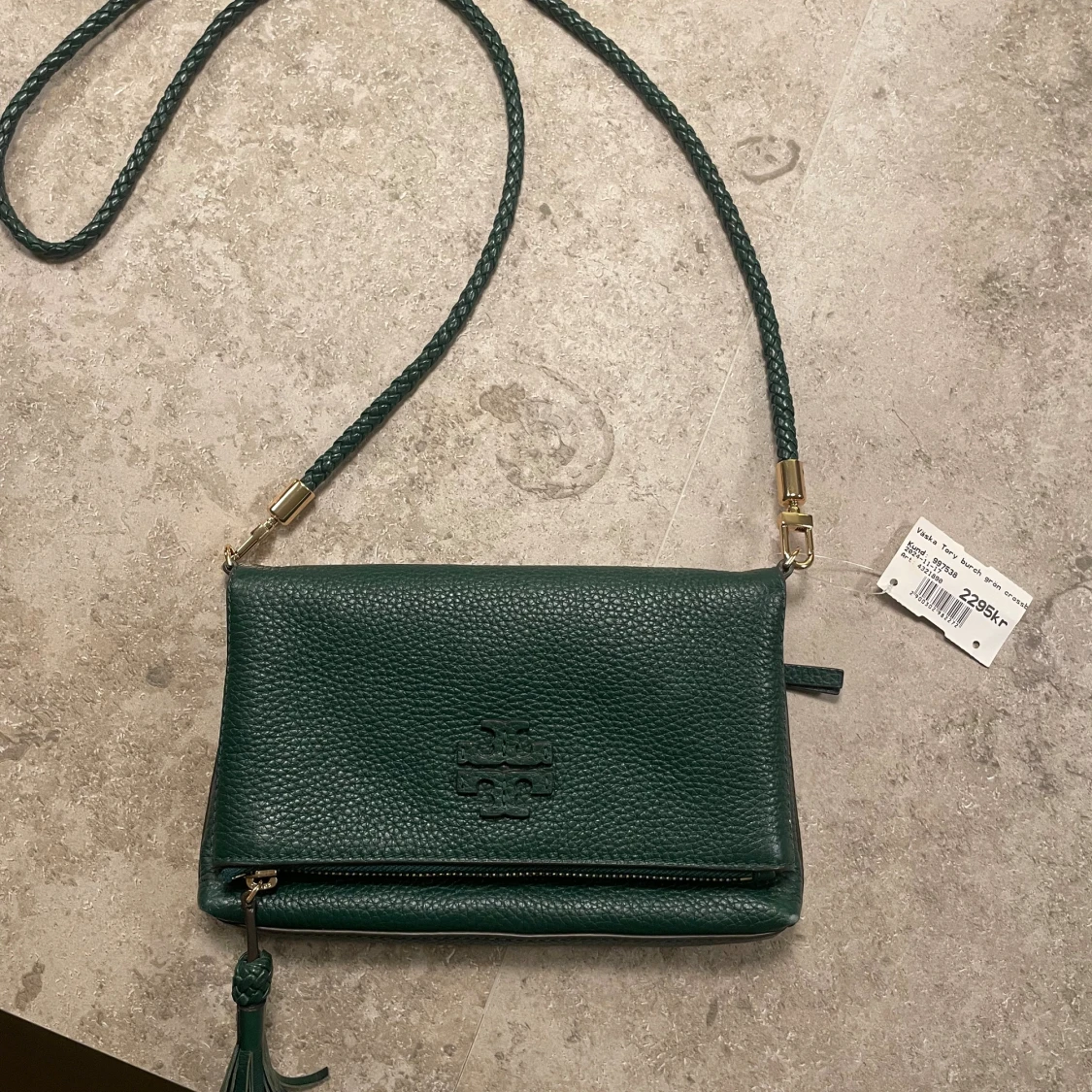 Grön axelväska från Tory Burch i skinn