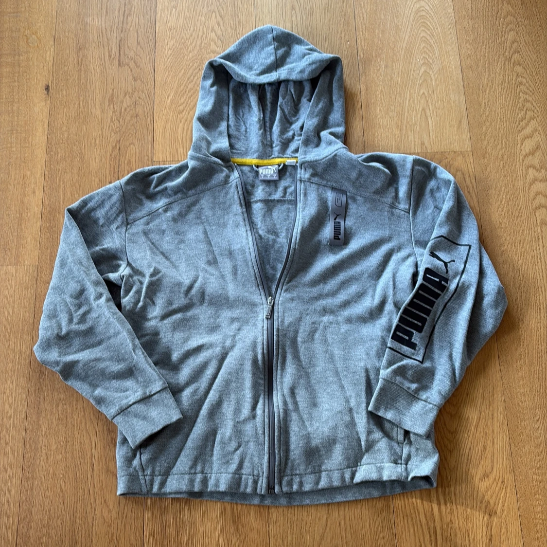 Grå zip-hoodie från Puma