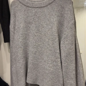 Grå stickad tröja  - Inte använt så mycket. 