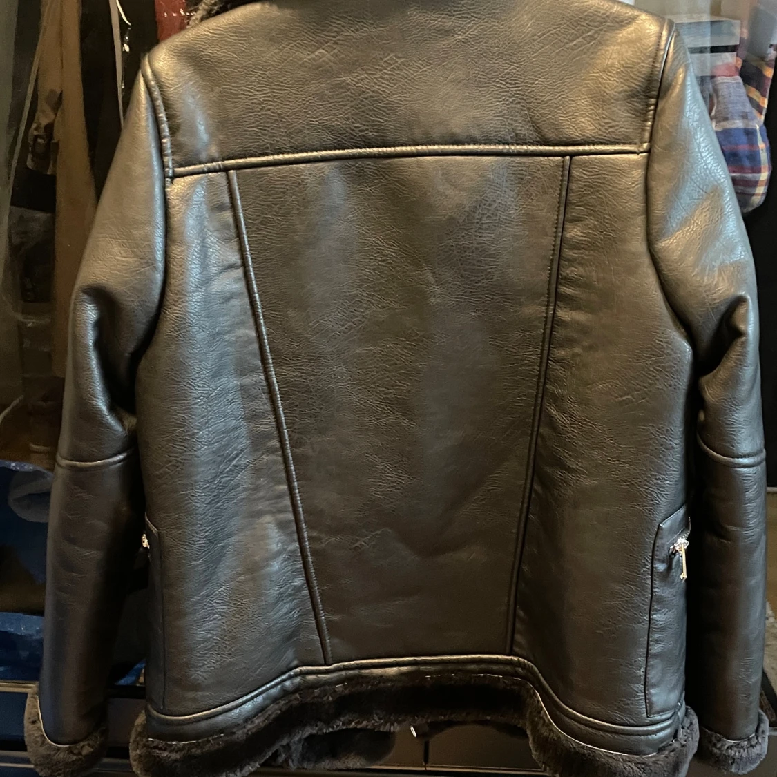 Svart pälsfodrad jacka från Zara Kids - 3