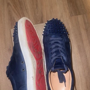 Christian loubitin  - Säljer nu mina loubs då dom inte kommer till användning. Tappar några spikar som syns på bilden men annars är dom i fint skick