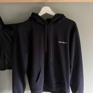 Carhartt Hoodie - Storlek S. Navy blue. 