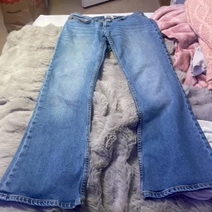 Blå Bootcut jeans - Nästan aldrig använda