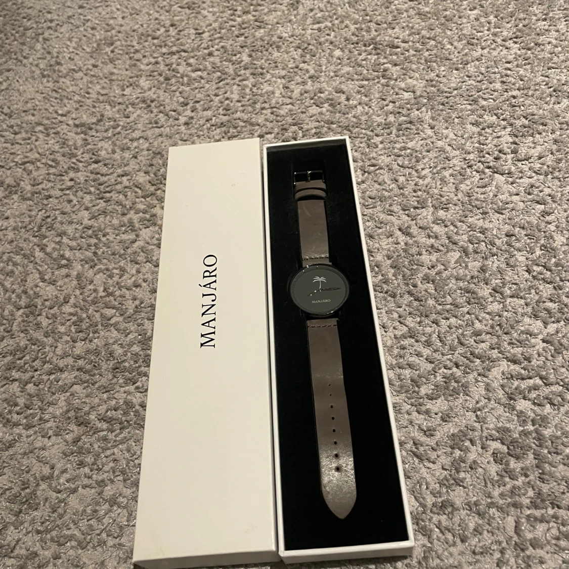 Manjáro svart klocka med skinnband - 1