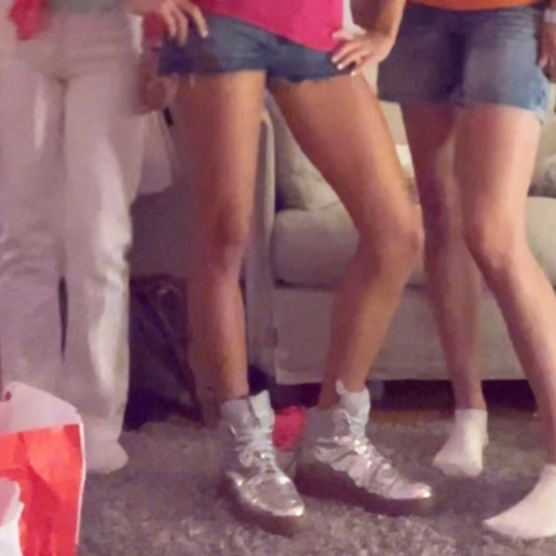 Silvriga sneakers från HOPE - 1