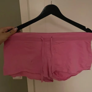 Pyjamas shorts - Ett par fina rosa pyjamas shorts