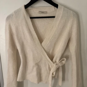 Stickad cardigan - Jättefin tröja med knyte som är perfekt på vintern💗