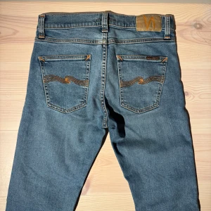 Nudie jeans Lean dean - Nudie jeans (Lean Dean) | Storlek: W28 L32 | Skick: 9,5/10, inga tydliga deffekter. | Hör gärna av er vid frågor och funderingar! Pris går att diskutera vid smidig affär🤗