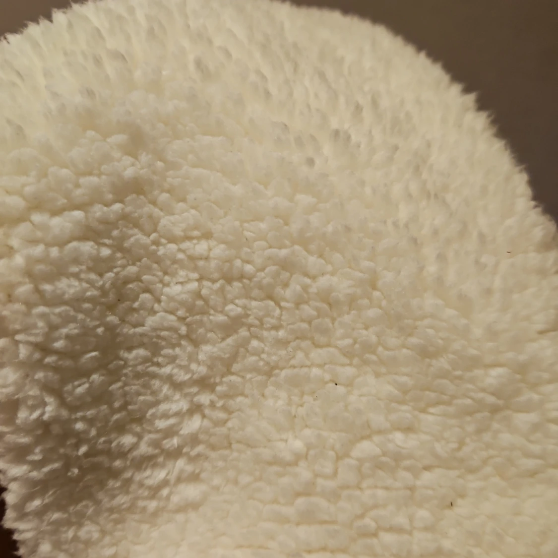 Vit fluffig halsduk med huva och öron från Yesstyle - 2