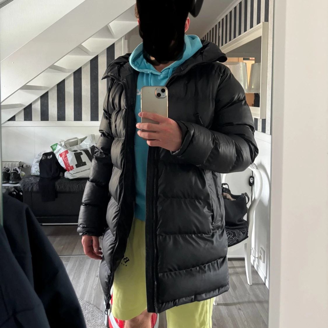 Svart pufferjacka från Everest