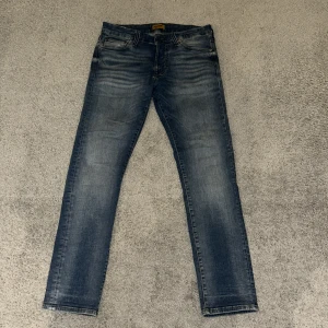 Jack & Jones jeans - Nyskick.  Slim fit Glenn. Ny pris 900 kr på boozt 