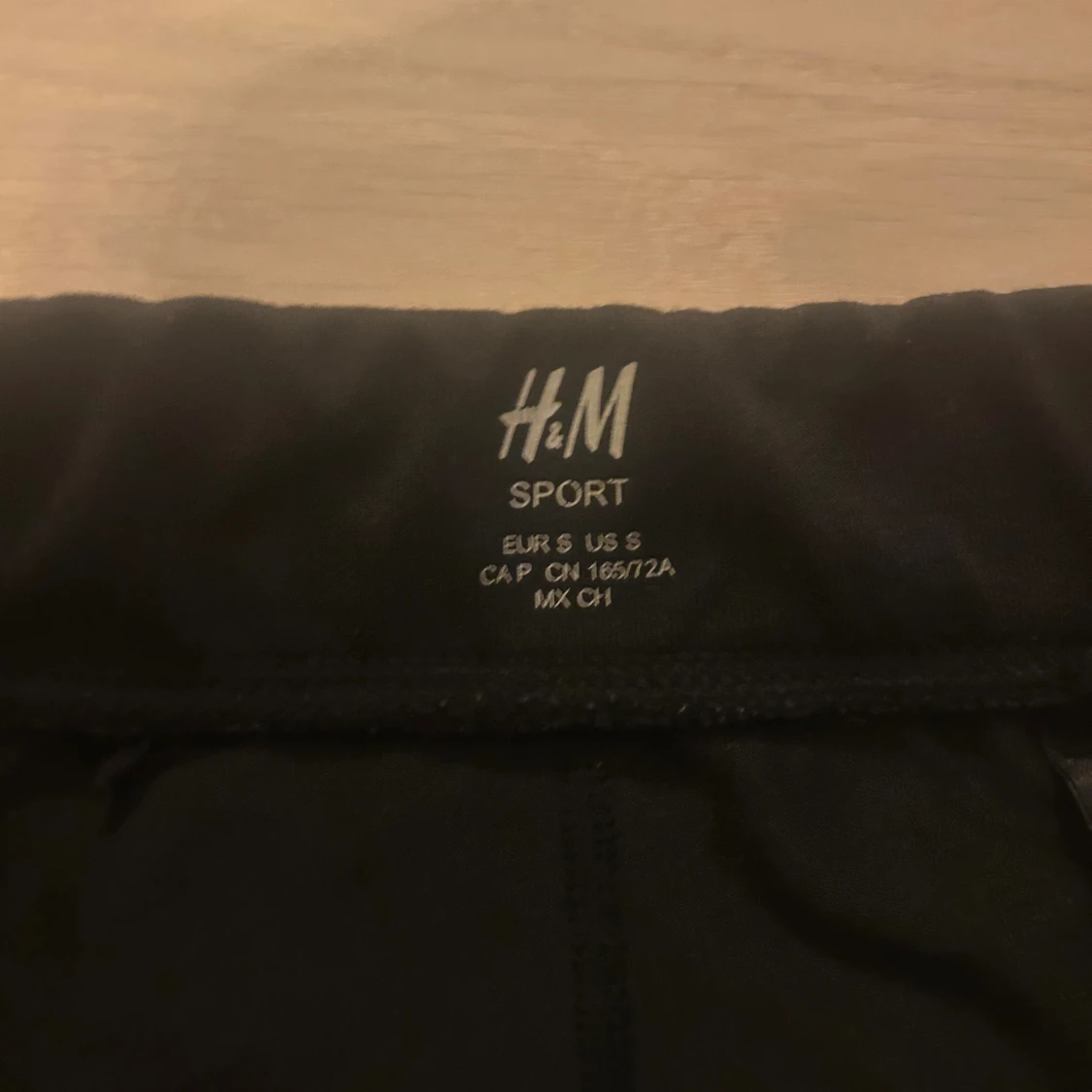 Svarta sportleggings från H&M - 1
