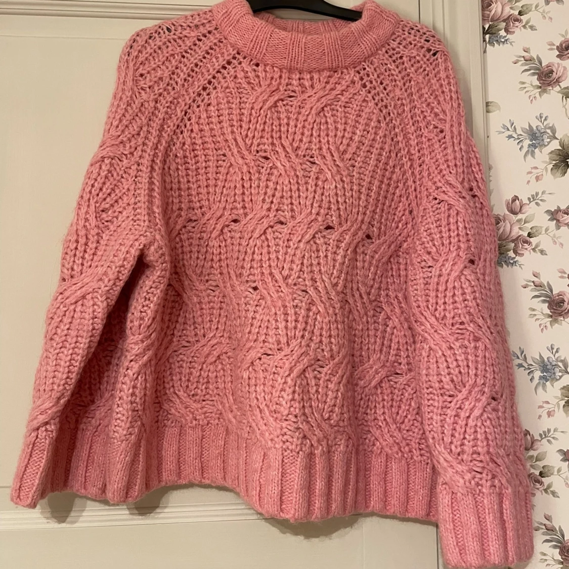 Rosa stickad tröja från H&M