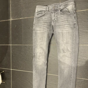 Dondup jeans George  - Ett par nya dondup jeans george storlek 31, som sagt inga defekter extremt bra skick. Hör av vid frågor !