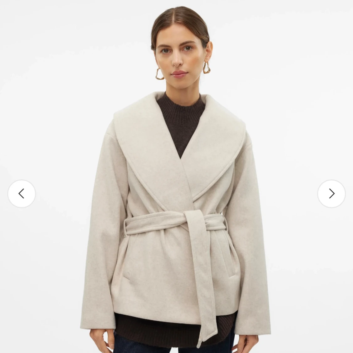 Beige omlott kappa med bälte