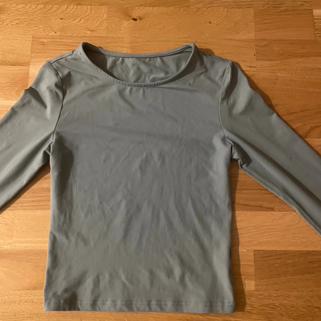 Ljusgrön långärmad topp - 1