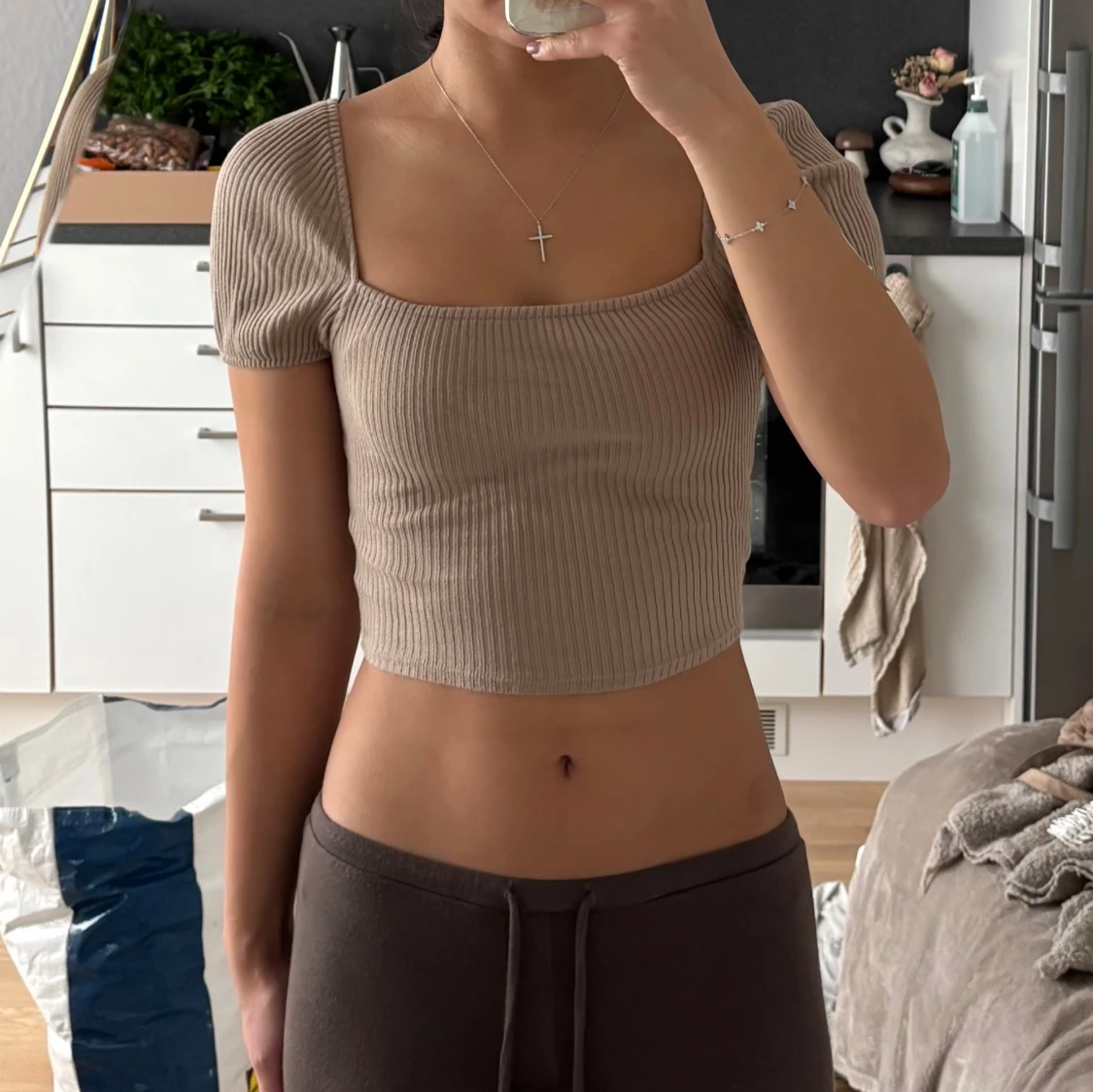 Beige ribbad croppad topp - 3