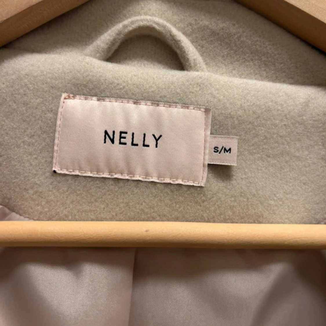 Beige kappa från Nelly med bälte - 3