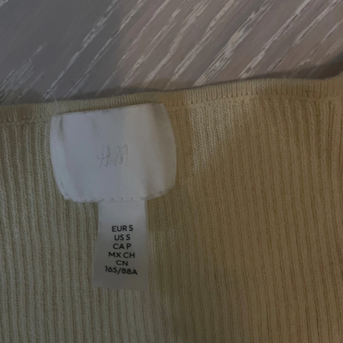 Ljus gul  ribbad långärmad tröja H&M - 1