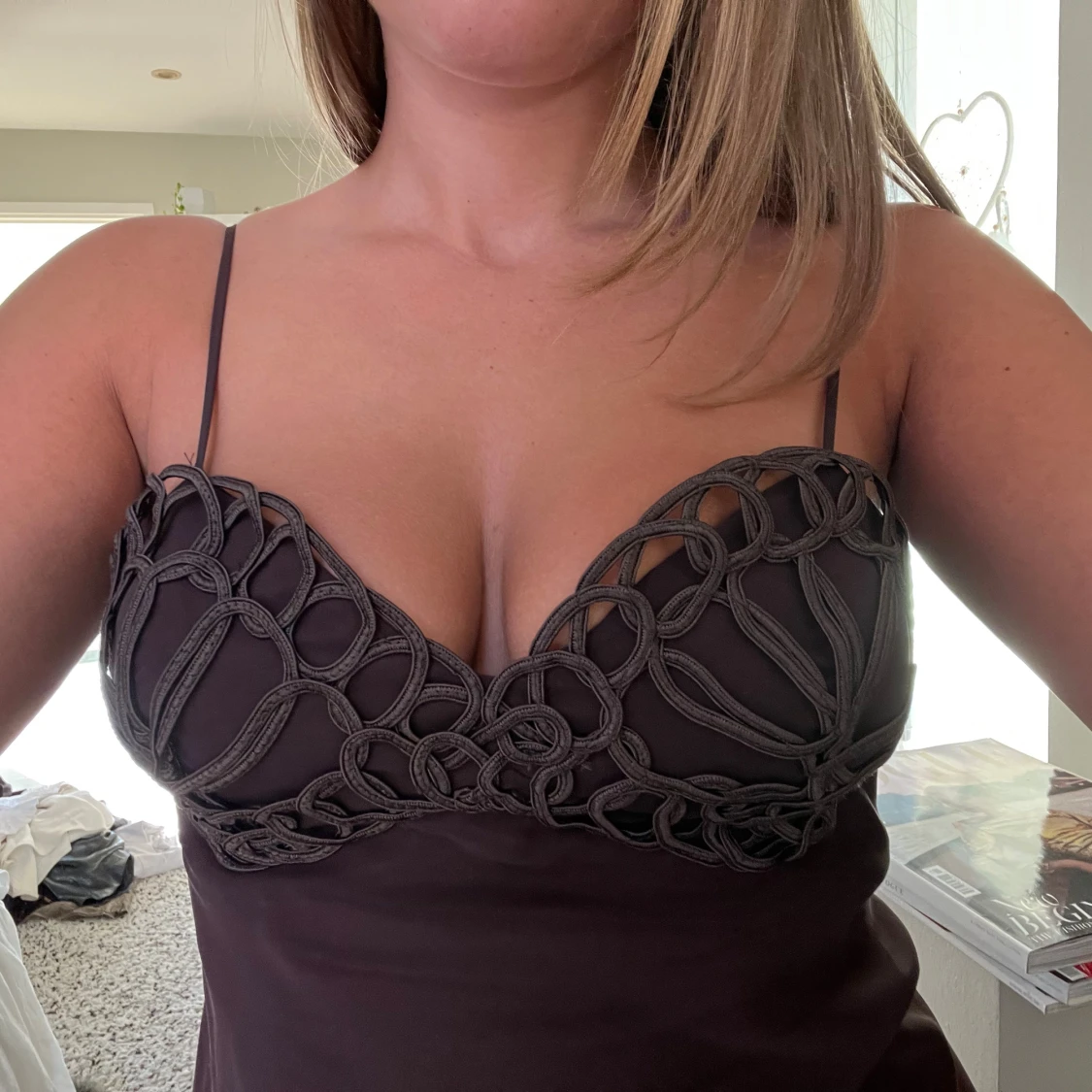 Klänning med brodyr  - 2