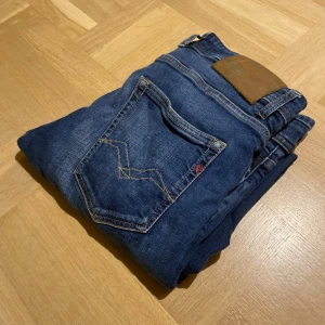 Replay grover - Jag säljer ett par riktigt feta Replay Grover jeans! || Skick: 9/10 ||Storlek: W32 L~30 || Tveka inte på att ställa frågor😉