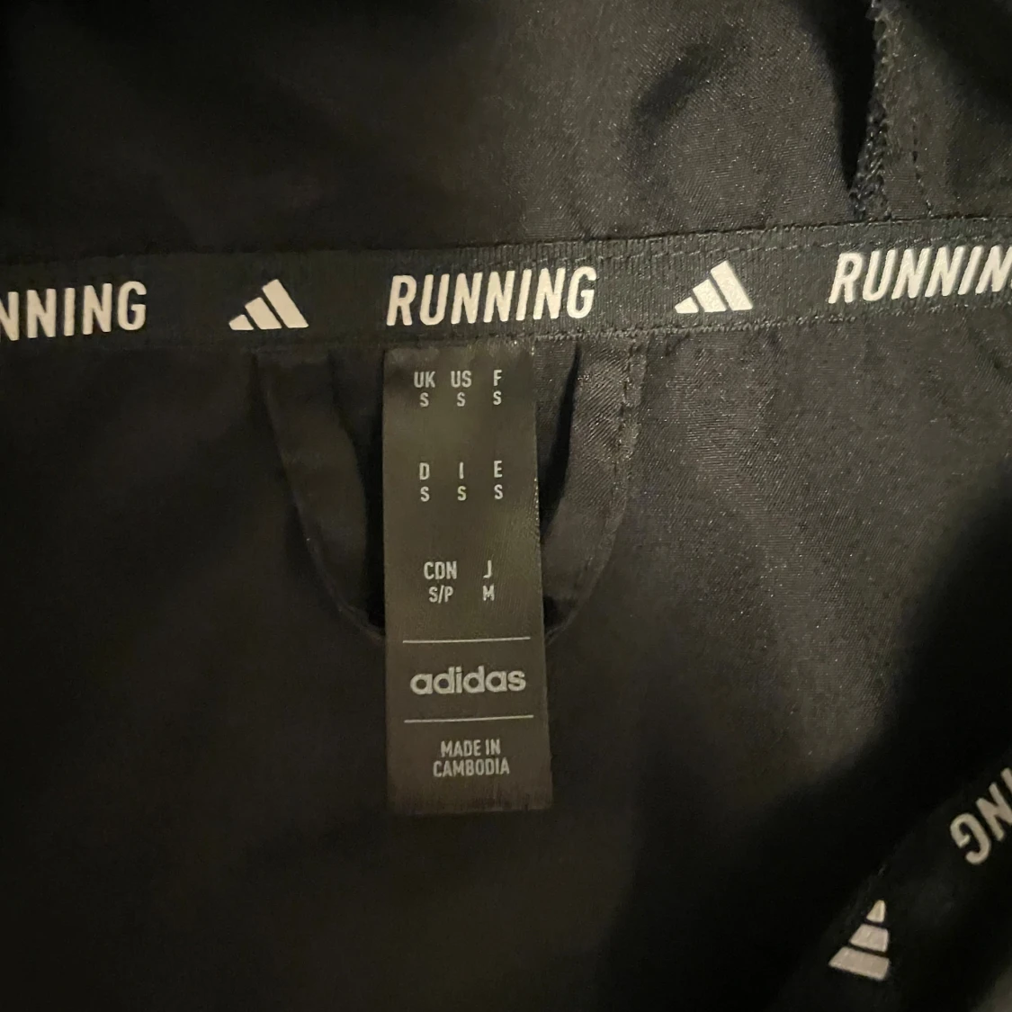Svart vindjacka från Adidas - 1