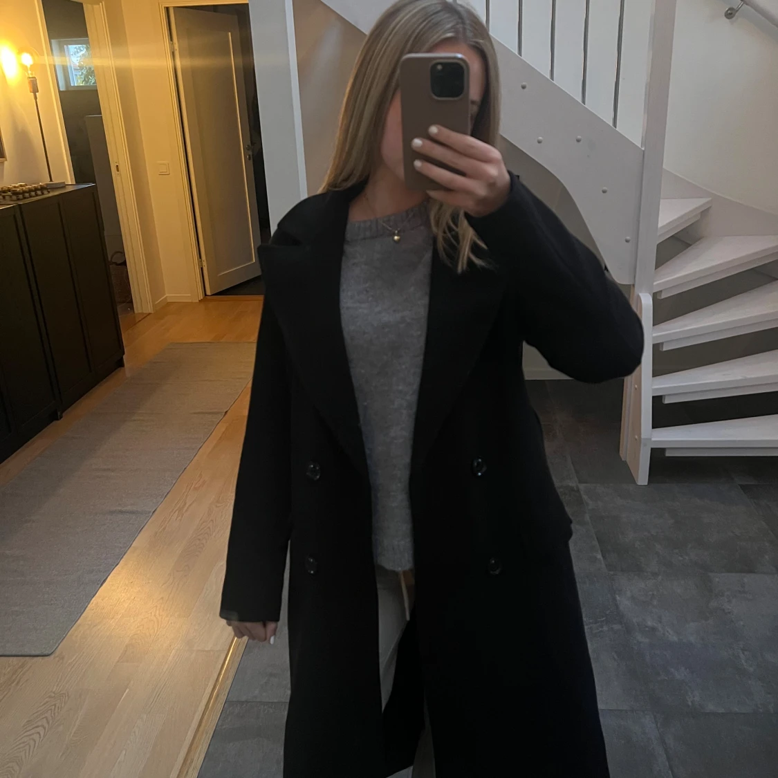 Svart lång kappa