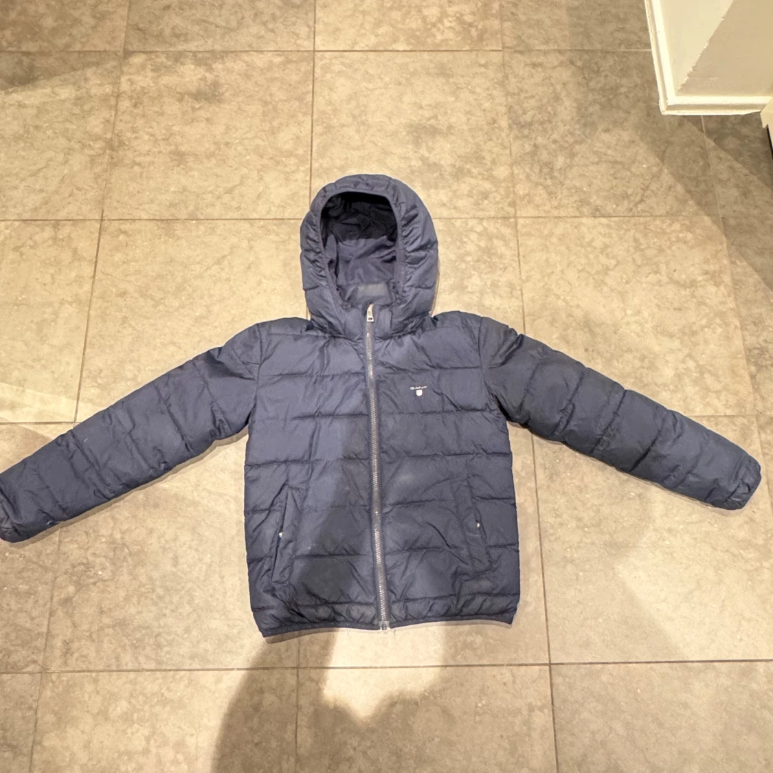 Mörkblå pufferjacka från GANT