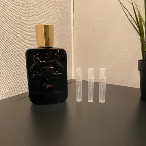 Parfums De Marly Oajan (2021 Discontinued) EDP - Olika storlekar, 1ml 49kr, 2ml 85kr, 3ml 105kr, 6ml 160kr, 9ml 220kr 