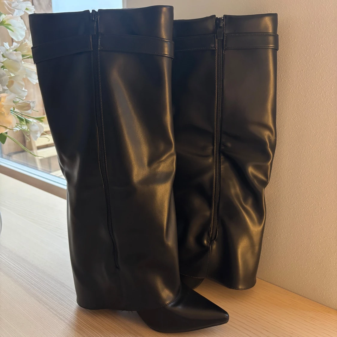 Svarta läder fold-over stövlar - 1