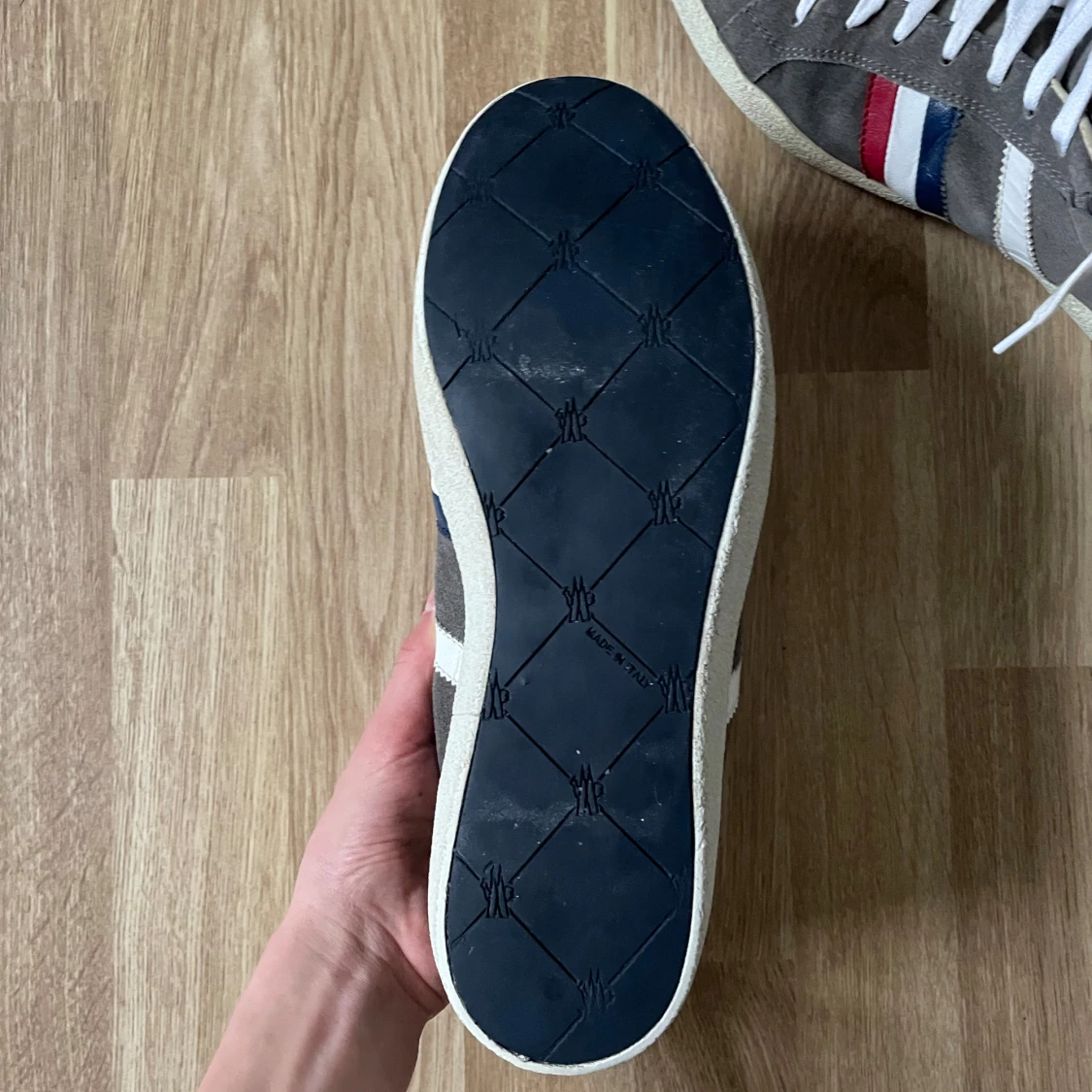 Moncler skor i grå mocka - 4