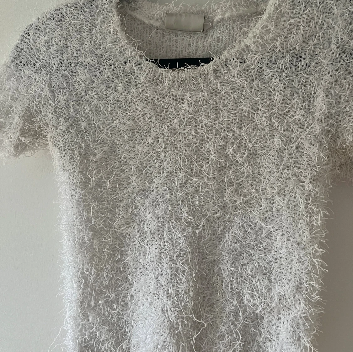 Vit fluffig stickad tröja - 1