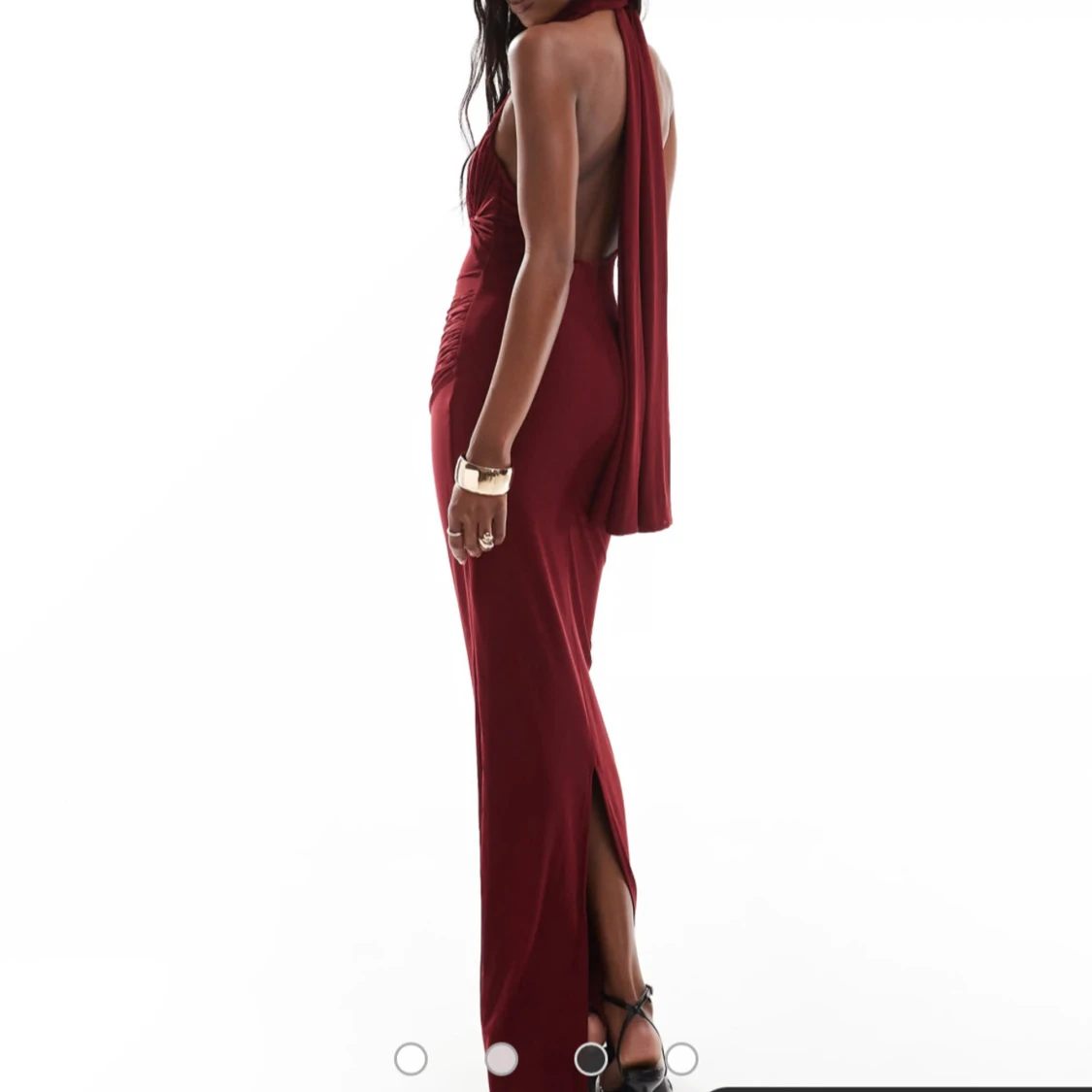 Vinröd långklänning med öppen rygg - 1