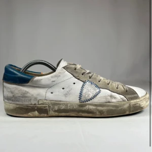 Philippe Model PSRX - Philippe Model PSRX Mörkblå/Vit | Nypris ‼️4000kr ‼️ | Skick 7/10 | Sulans skick 7/10 | Skorna kommer utan orginal box eller dustbag | Pris kan alltid diskuteras! | Skriv om frågor uppstår! | //MvH By, Olsén, Closet. 