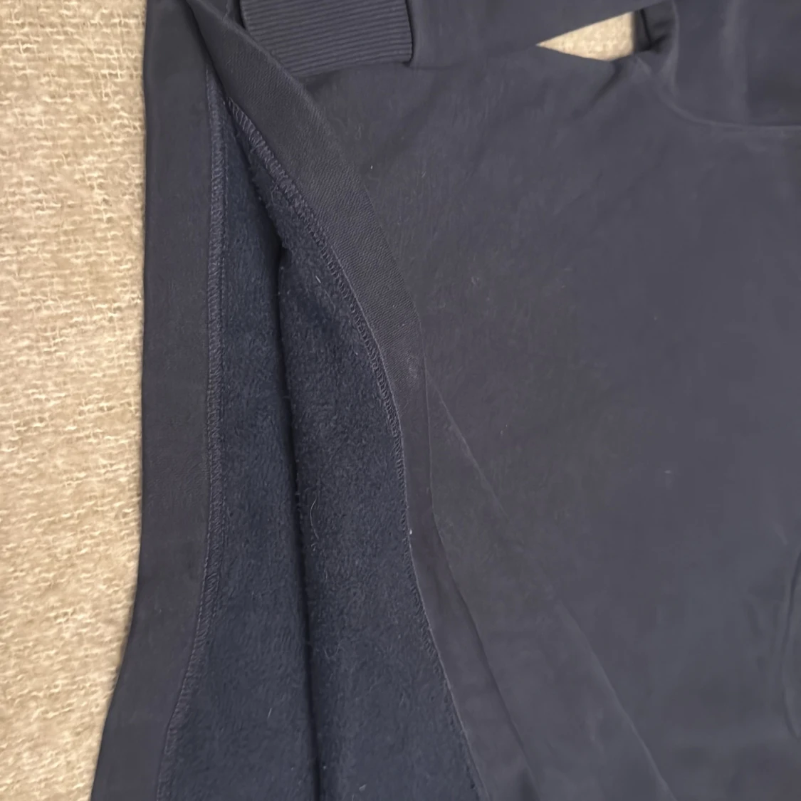 Marinblå hoodie från GANT - 4