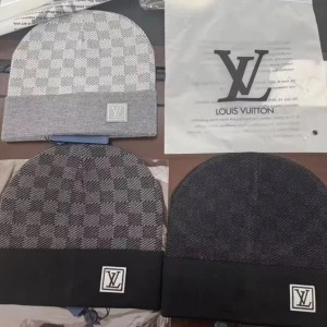 Lv mössa - Helt nya med box OBS: bara en för 249 säg till innan ni köper. Mer bilder privat