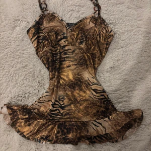 Gyaru 2000’s stil zebra-leopard print linne med volanger  - Storlek S/M